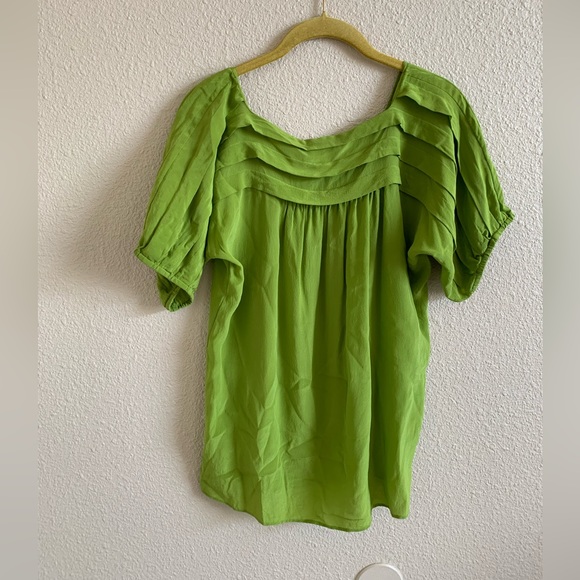 Banana Republic Lime Green Silk Top 🌴 - Picture 2 of 7